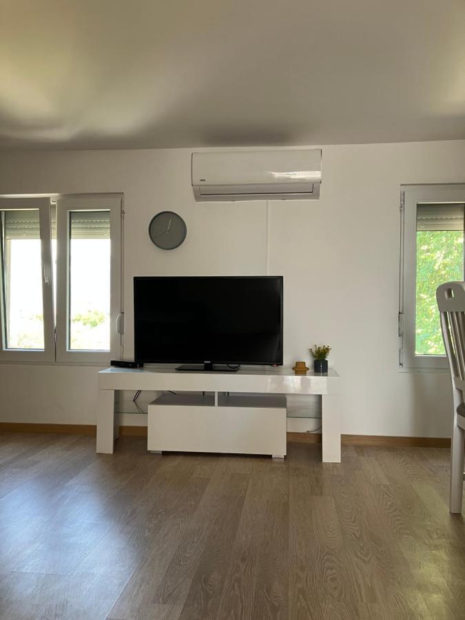 Mia Casa Apartment Тиват Екстериор снимка
